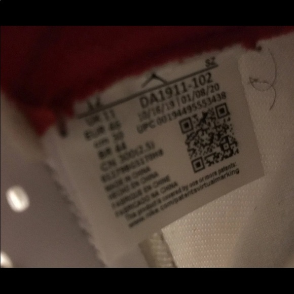 Authentic Jordan 5 Retro Fire Red Silver Tongue 2020 - Picture 3 of 6